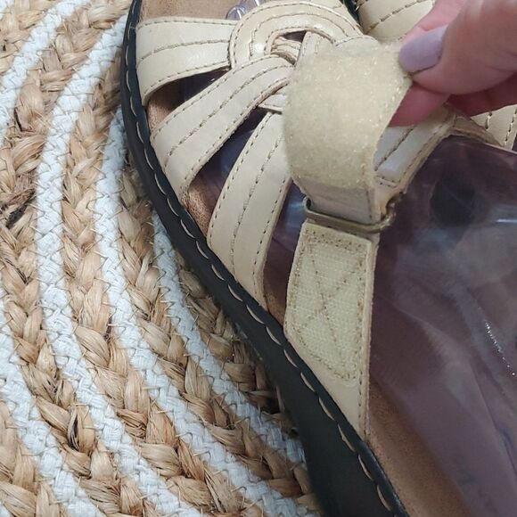 CLARKS Lexi Dill Bone Dune Leather Sandals Size 9N - Picture 5 of 9
